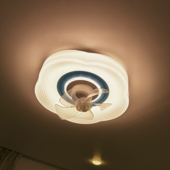 ⁦Plafonier ventilateur+10spot spots orientable⁩ - الصورة ⁦3⁩